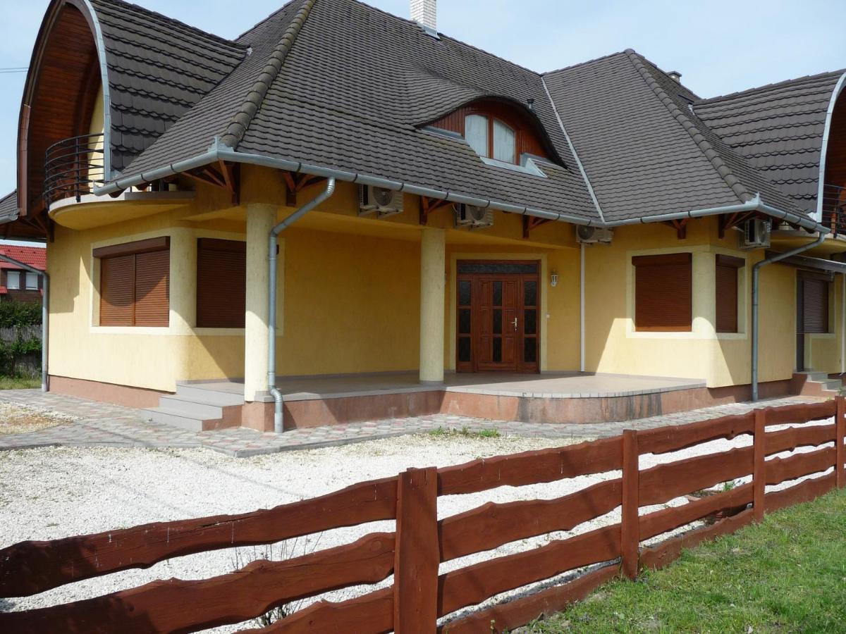 Nadas Tarsashaz Balatonlelle Exterior photo