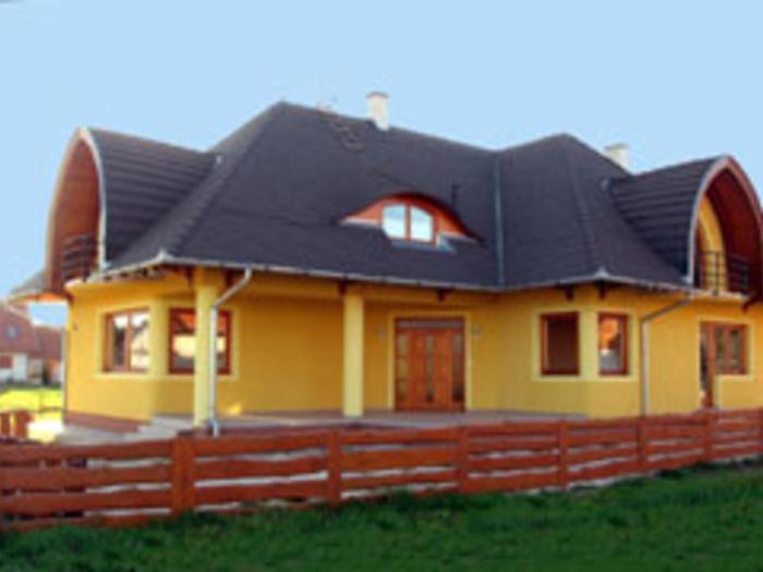 Nadas Tarsashaz Balatonlelle Exterior photo
