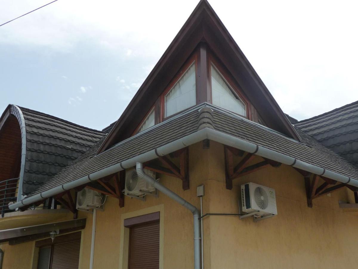 Nadas Tarsashaz Balatonlelle Exterior photo