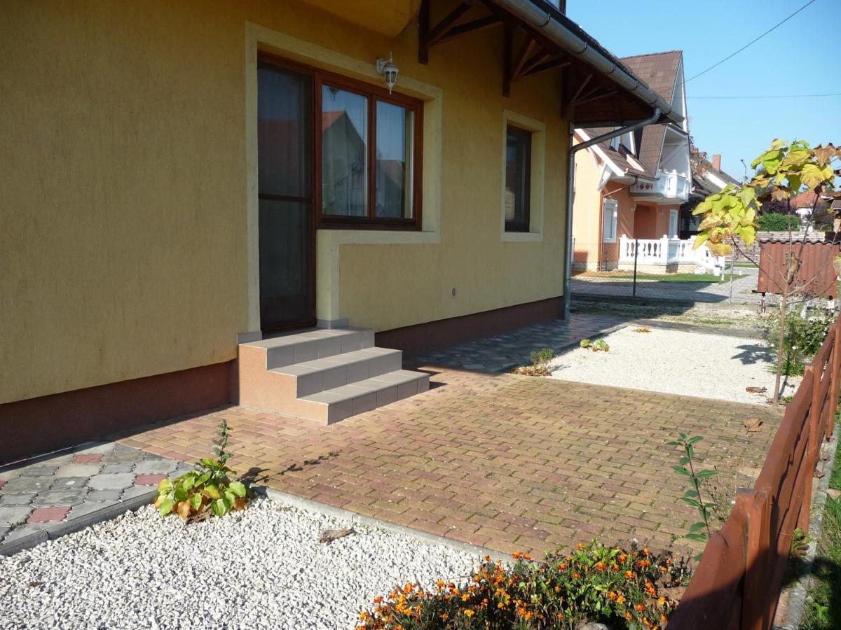 Nadas Tarsashaz Balatonlelle Exterior photo