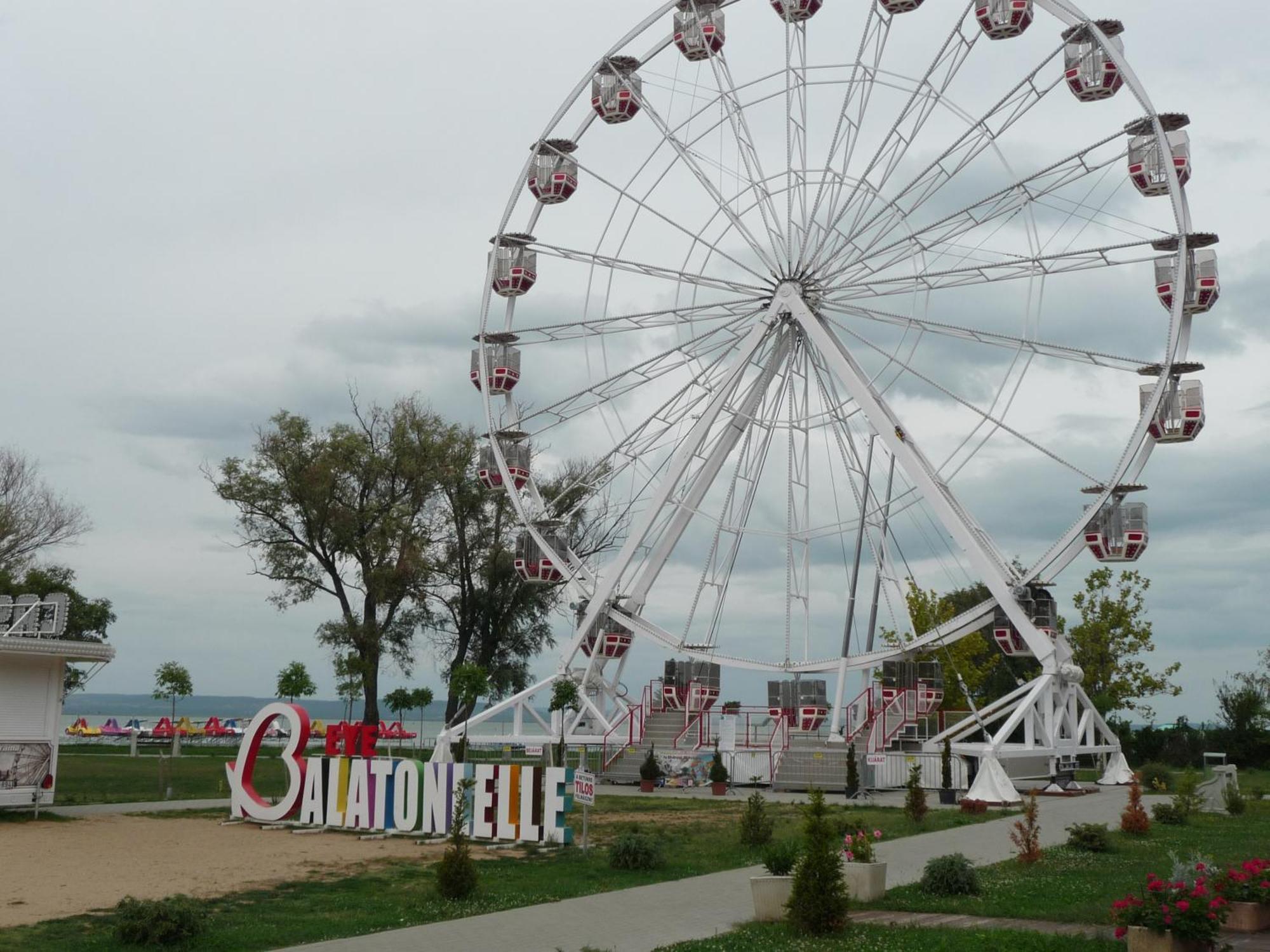 Nadas Tarsashaz Balatonlelle Exterior photo
