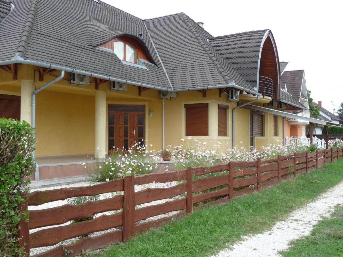 Nadas Tarsashaz Balatonlelle Exterior photo