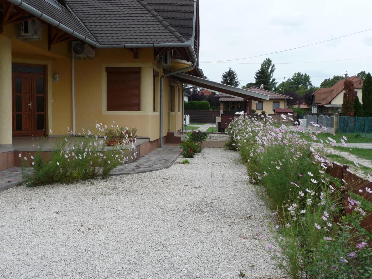 Nadas Tarsashaz Balatonlelle Exterior photo